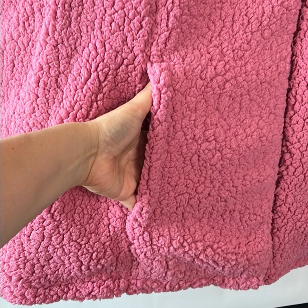 Reversible Sherpa, Quilted Pink Vest with Pockets - New with Tags - Picture 9 of 12